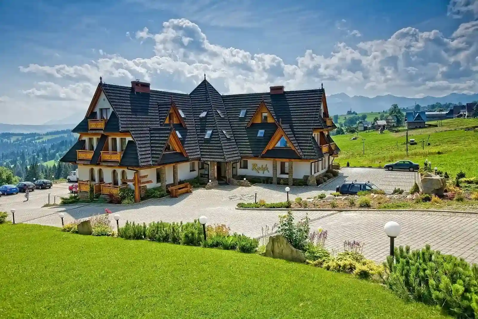 Viešbutis Redyk žiemą su vaizdu į Tatrus